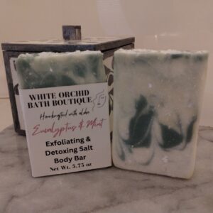 ECALYPTUS & MINT Exfoliating & Detoxing Salt Body Bar